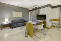 Premium Suite (1 Queen size bed / 2 twin beds)